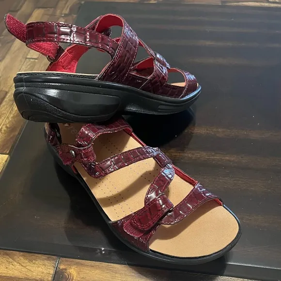 - Revere Miami Red Croc Comfort Leather Sandals Size 7