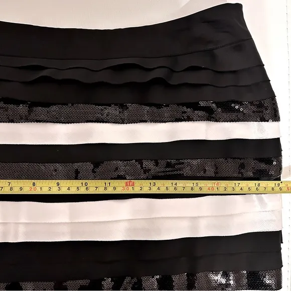 🆕 White House Black Market Satin Mini Skirt🔥