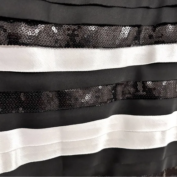 🆕 White House Black Market Satin Mini Skirt🔥