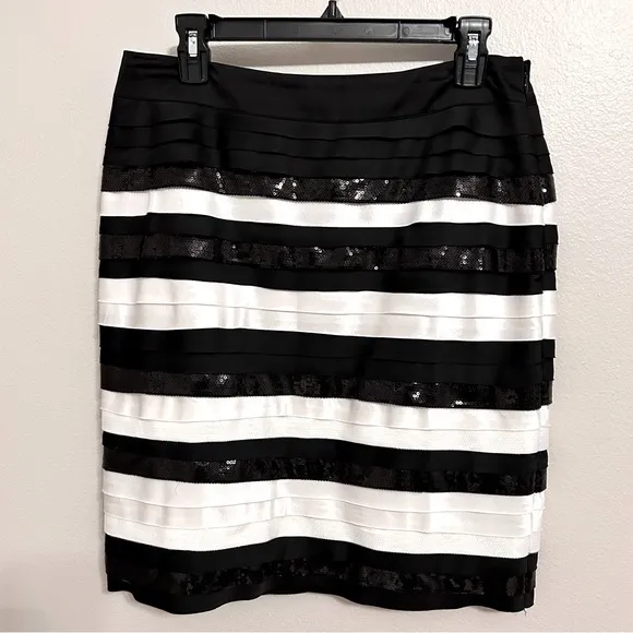 🆕 White House Black Market Satin Mini Skirt🔥