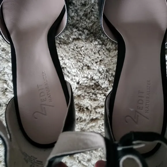 27 EDIT Naturalizer Black Leather/Suede Pointed toe heeled sandals size 8M
