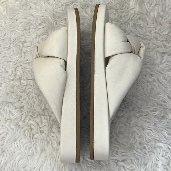 275 Central Igor White Sandals 7.5