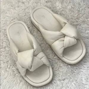 275 Central Igor White Sandals 7.5