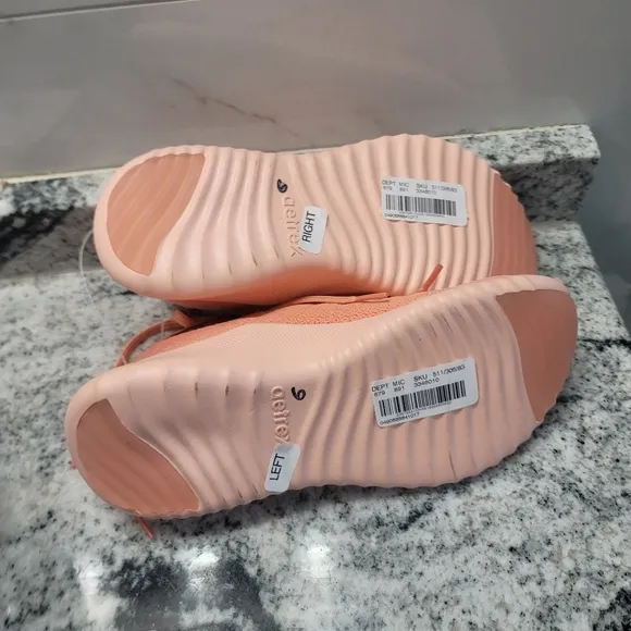 Aetrex Carly Knit Sneakers