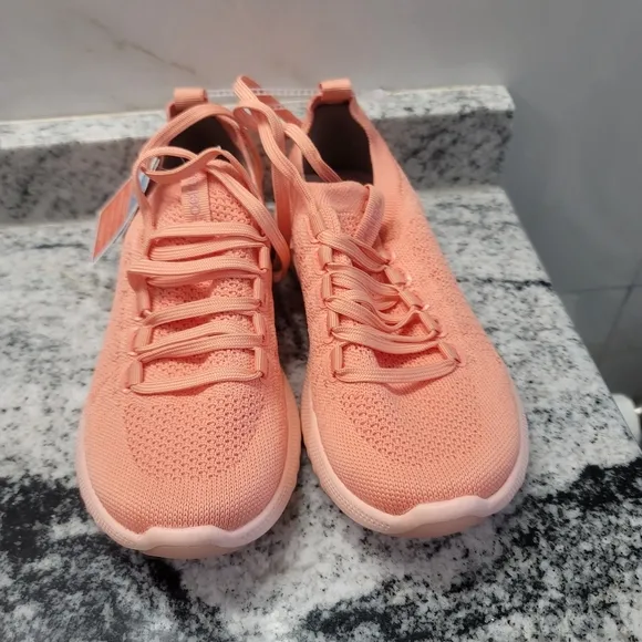 Aetrex Carly Knit Sneakers