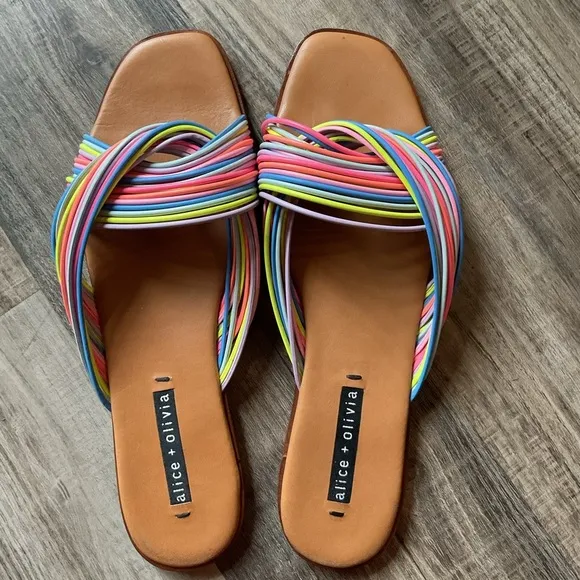 Alice and Olivia Coree Slides Size 10