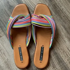 Alice and Olivia Coree Slides Size 10