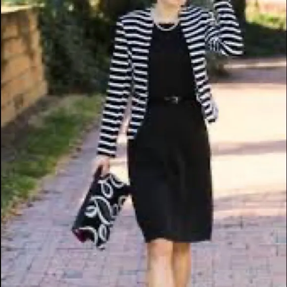 All Season Classic Chaps Black White Stripe Light / Medium Weight Sweater Large
