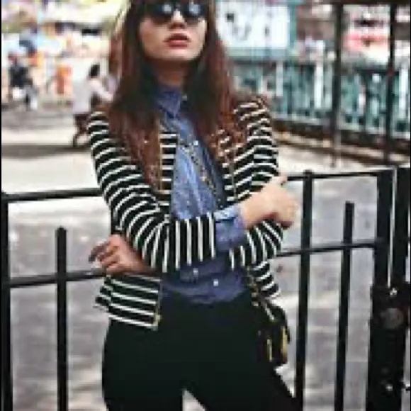 All Season Classic Chaps Black White Stripe Light / Medium Weight Sweater Large