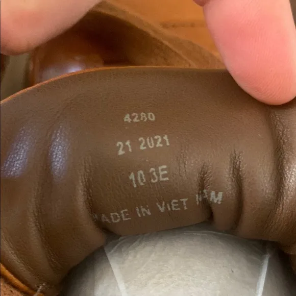 Allen Edmonds Men's Tan Leather Sneakers - LIKE NEW CONDITION