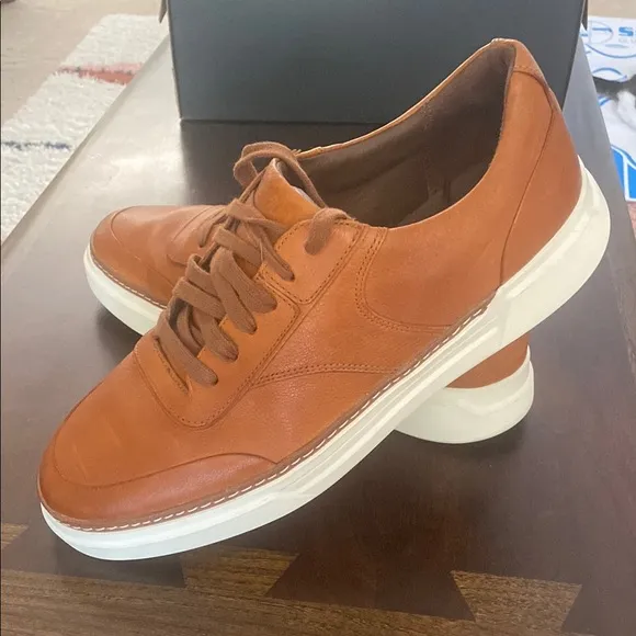 Allen Edmonds Men's Tan Leather Sneakers - LIKE NEW CONDITION