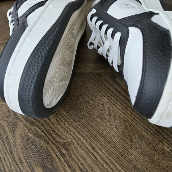 Alo Yoga Recovery Mode Sneaker Shoes in White and Black sz Women 9.5 or Men 8