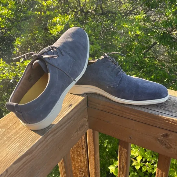 Amberjack Men's Blue Suede Shoes - like new!