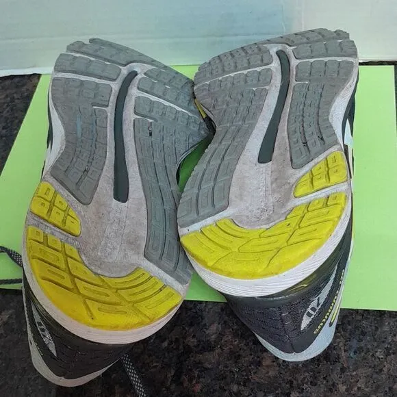 Asics Gel-Cumulus 20 Sneakers...Almost New...Size 7.5