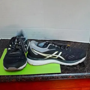 Asics Gel-Cumulus 20 Sneakers...Almost New...Size 7.5