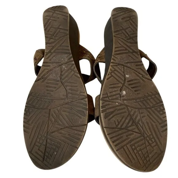 BearPaw Noelle Sandals Womens 11 Brown Wedge Cushioned Comfort Vegan