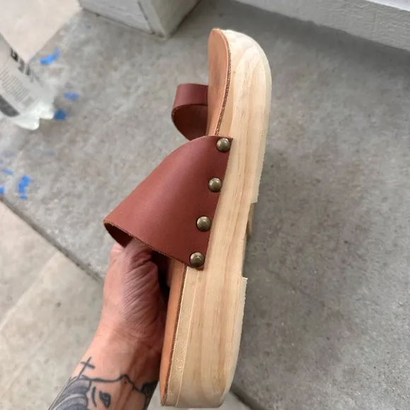Beek Brown Leather Sandals