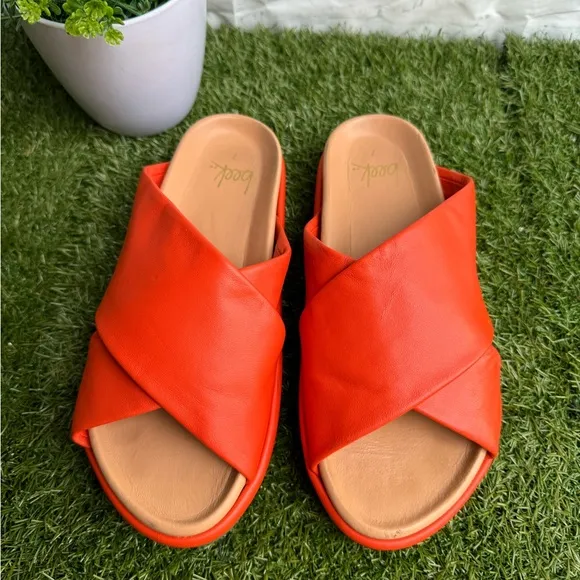 beekKite Sandals Tangerine Women's Orange Platform Slide Sandals size 7