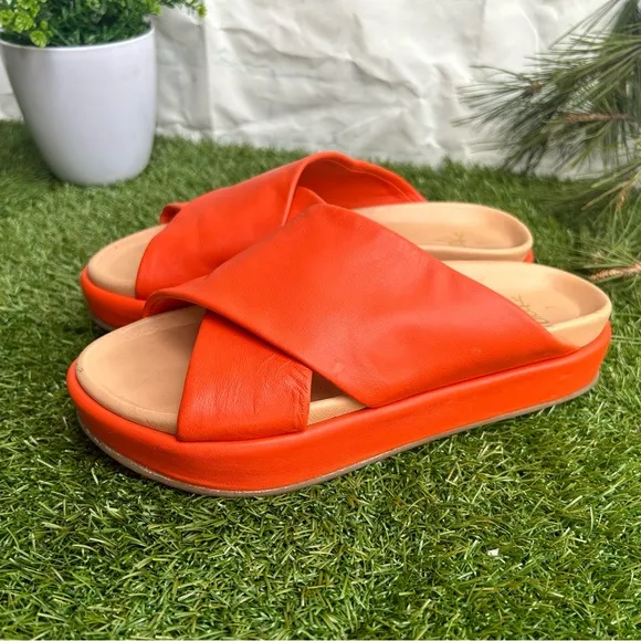 beekKite Sandals Tangerine Women's Orange Platform Slide Sandals size 7