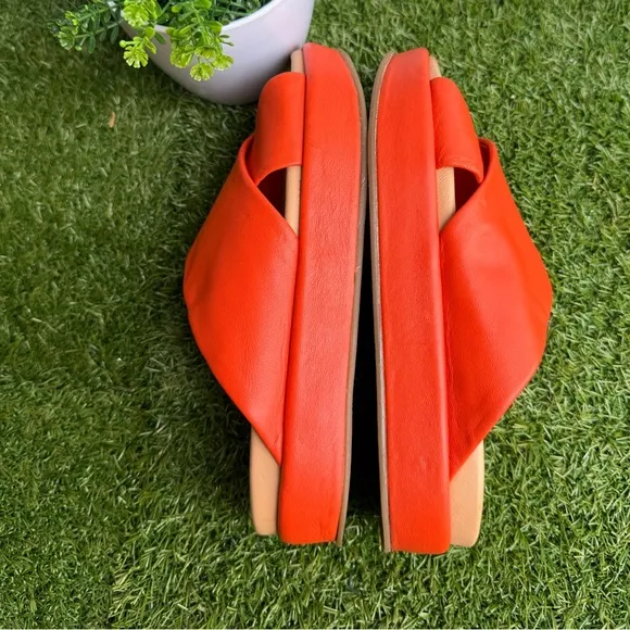 beekKite Sandals Tangerine Women's Orange Platform Slide Sandals size 7