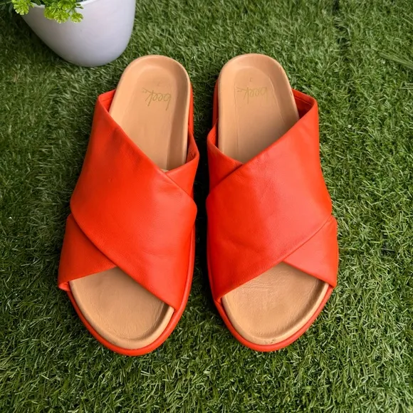 beekKite Sandals Tangerine Women's Orange Platform Slide Sandals size 7