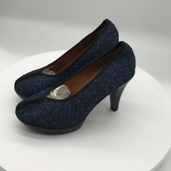 Bernie Mev womens heel shoes size 7 US