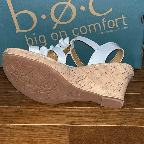 B.O.C. Evita Flower Comfort Wedge Sandals White &amp; Tan Women’s Size 10 NEW