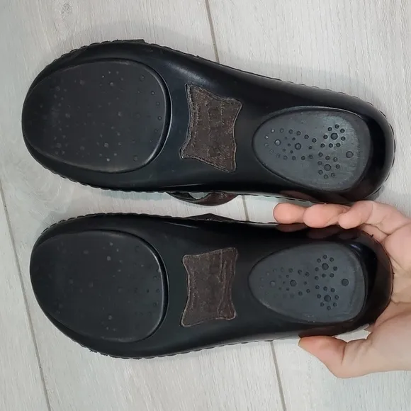 Born Women Comfort Leather Strappy Sandals Flip Flop shoes sz 7