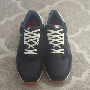Caterpillar Dark Blue Sneakers with Low-Top Design and Textured Fabric