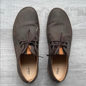 Clarks Brown Oxfords Minimalist Design