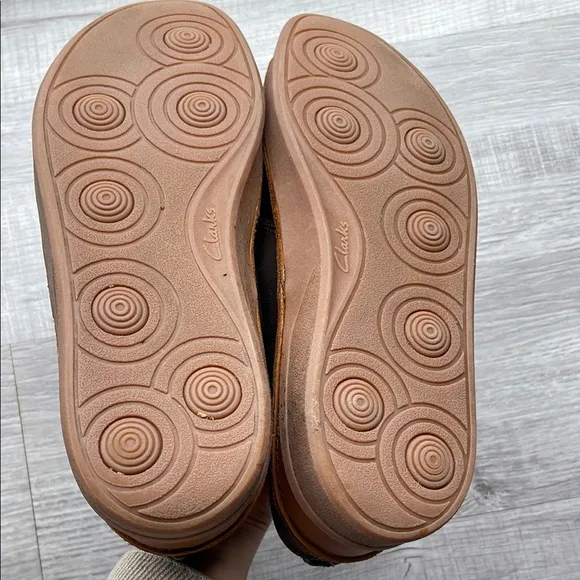 Clarks Brown Oxfords Minimalist Design