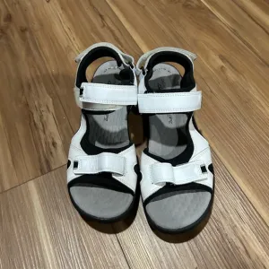 Clark’s Collection White Comfort Velcro Strap Sandals Size 9 1/2