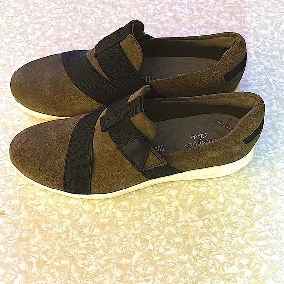 Clarks Ultimate Comfort Olive Green Slip-On Sneaker Flats / Black Straps sz 9