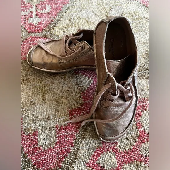 Clark's Unstructured Women’s Funny Dream, Derby Rose, Size 8, EUC, gold moccasin