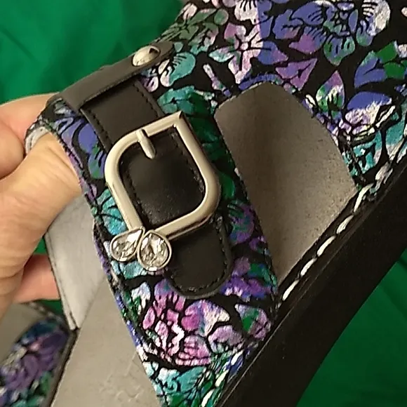 COPY - NWOT women's Alegria floral design shoes size 38