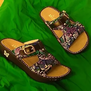 COPY - NWOT women's Alegria floral design shoes size 38
