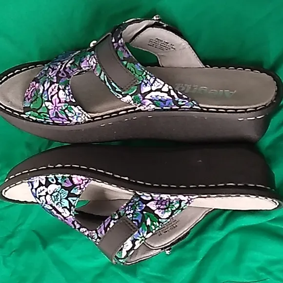 COPY - NWOT women's Alegria floral design shoes size 38