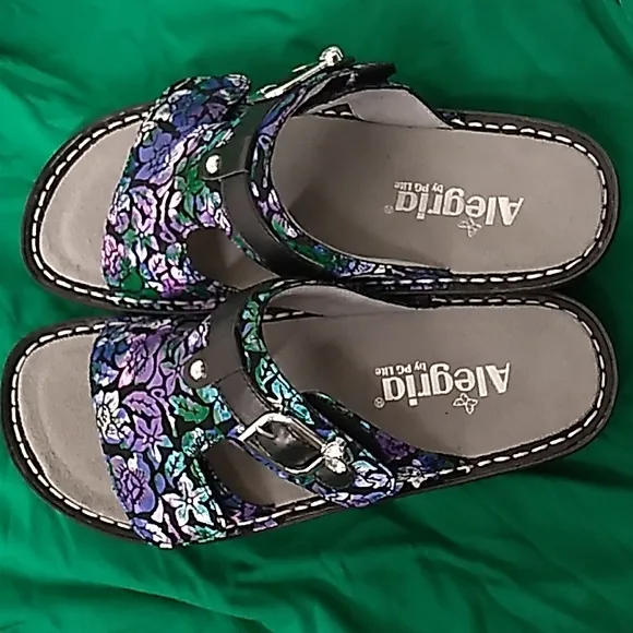 COPY - NWOT women's Alegria floral design shoes size 38