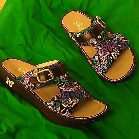 COPY - NWOT women's Alegria floral design shoes size 38