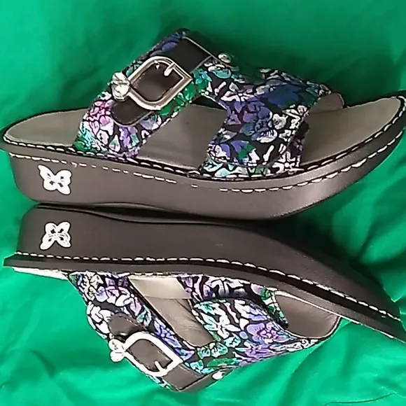 COPY - NWOT women's Alegria floral design shoes size 38