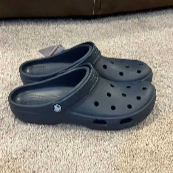 Crocs Coast Clog shoes new navy blue Men’s size 12