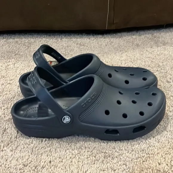 Crocs Coast Clog shoes new navy blue Men’s size 12