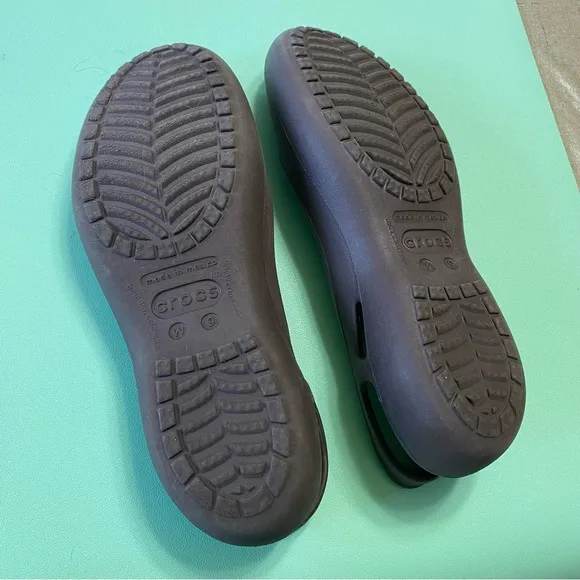 CROCS Iconic Comfort Jelly Summer Flat Sandals in Brown Size 9
