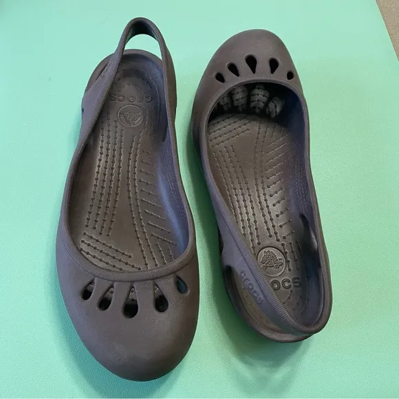 CROCS Iconic Comfort Jelly Summer Flat Sandals in Brown Size 9