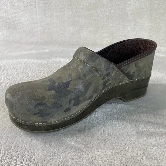 Dansko Pro Clogs Mules EU 42 Women 12 Men 9 Camo Suede Shoes Slip On Comfort NEW
