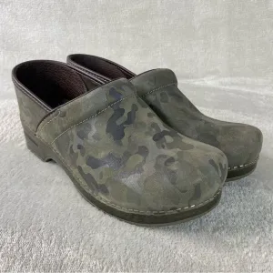 Dansko Pro Clogs Mules EU 42 Women 12 Men 9 Camo Suede Shoes Slip On Comfort NEW