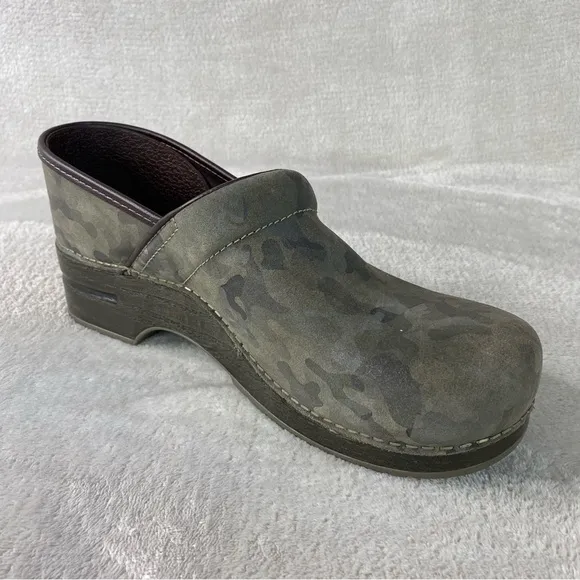Dansko Pro Clogs Mules EU 42 Women 12 Men 9 Camo Suede Shoes Slip On Comfort NEW