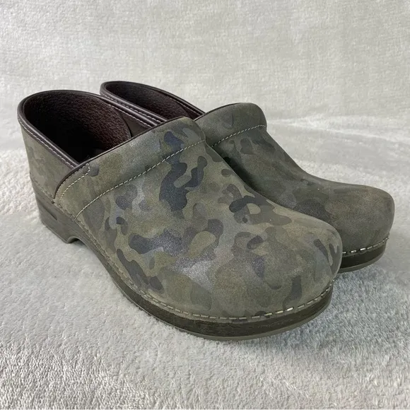 Dansko Pro Clogs Mules EU 42 Women 12 Men 9 Camo Suede Shoes Slip On Comfort NEW