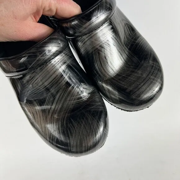 Dansko XP 2.0 women's size 9 silver swirl classic slip on minimalist office clog