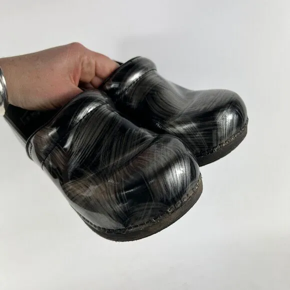 Dansko XP 2.0 women's size 9 silver swirl classic slip on minimalist office clog